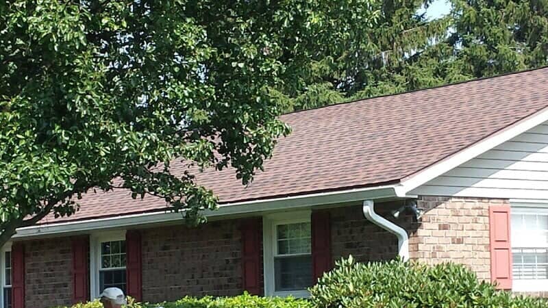 Close-up of new asphalt shingles on a brick ranch home